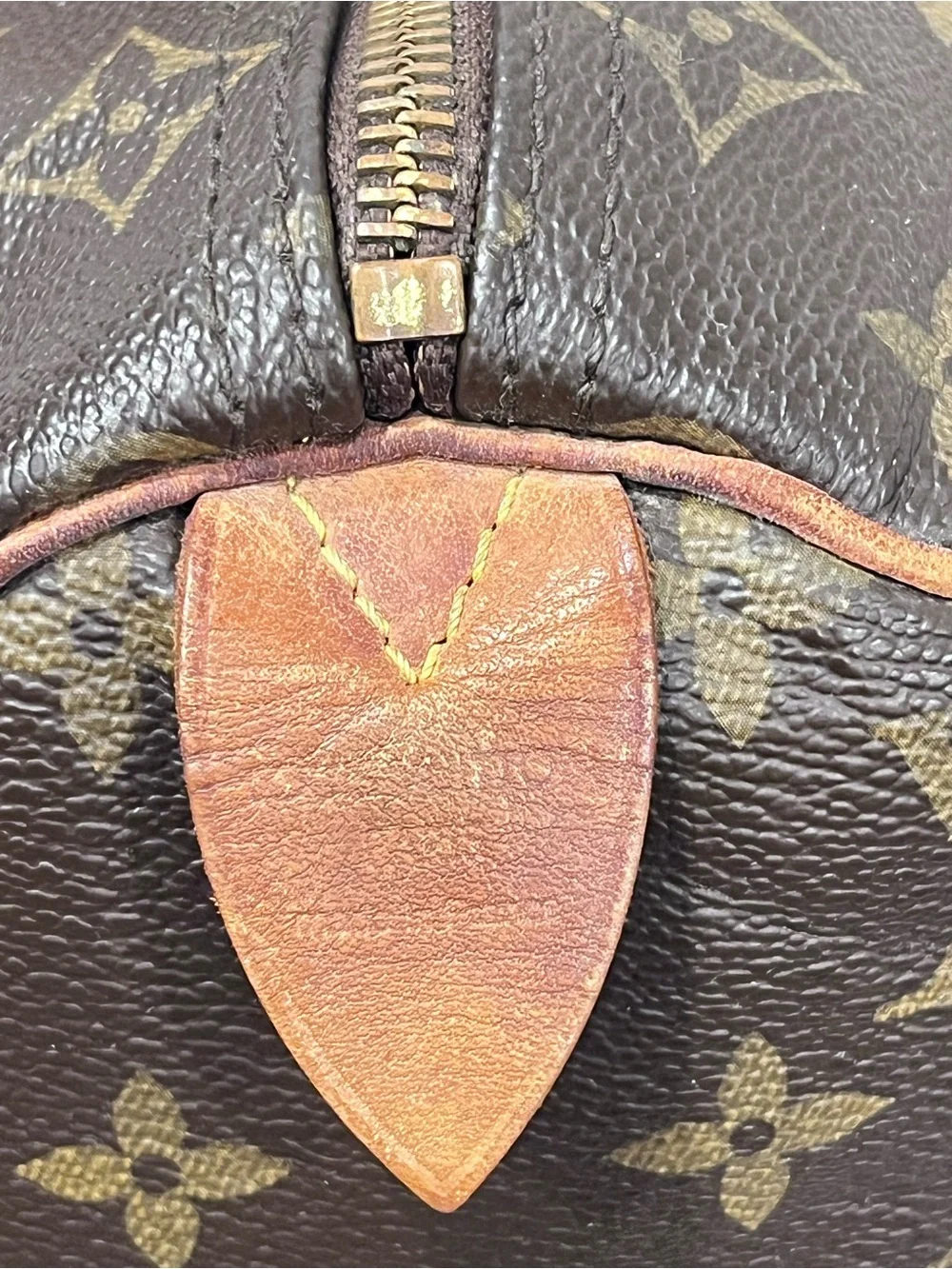 LOUIS VUITTON MONOGRAM SPEEDY 30 BAG.